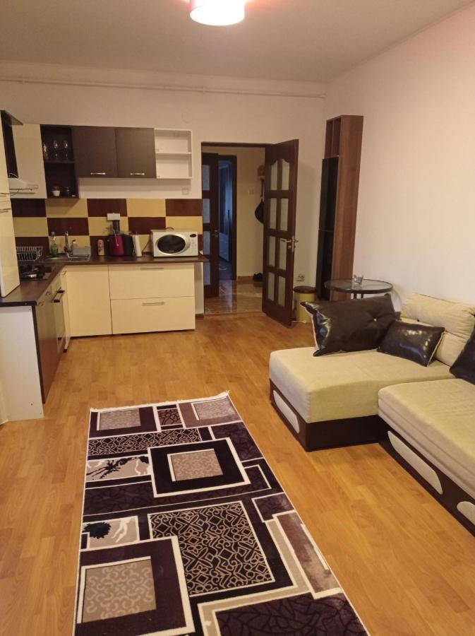 Apartament Bed & Breakfast Floresti  Bagian luar foto