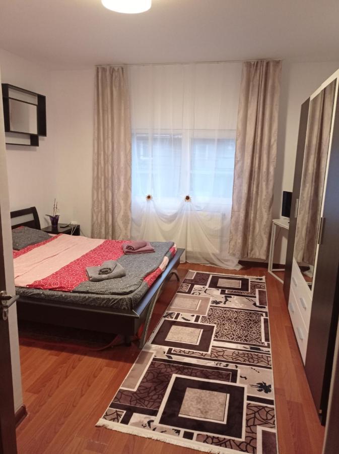 Apartament Bed & Breakfast Floresti  Bagian luar foto