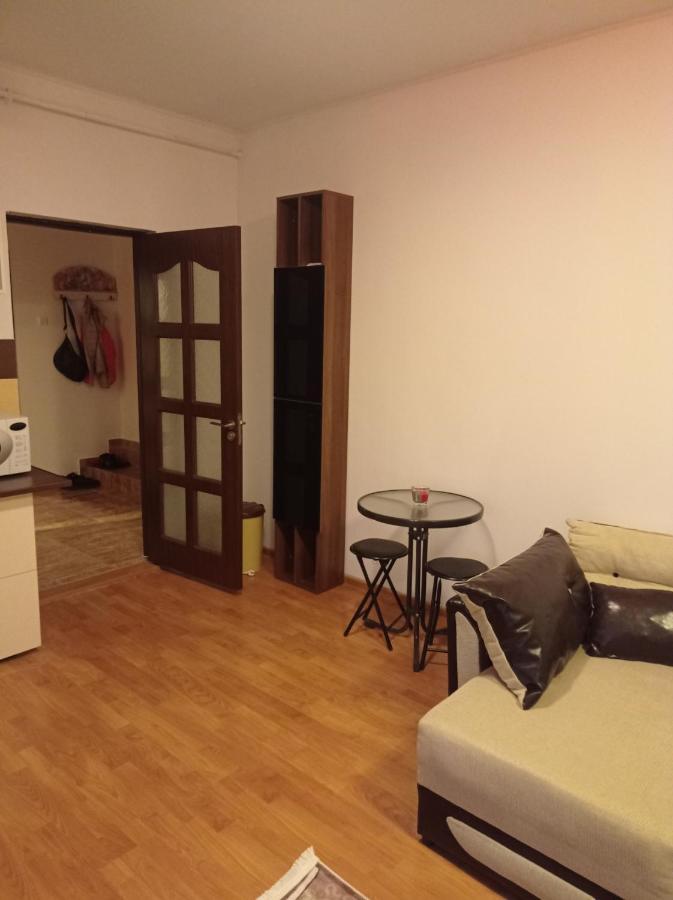 Apartament Bed & Breakfast Floresti  Bagian luar foto